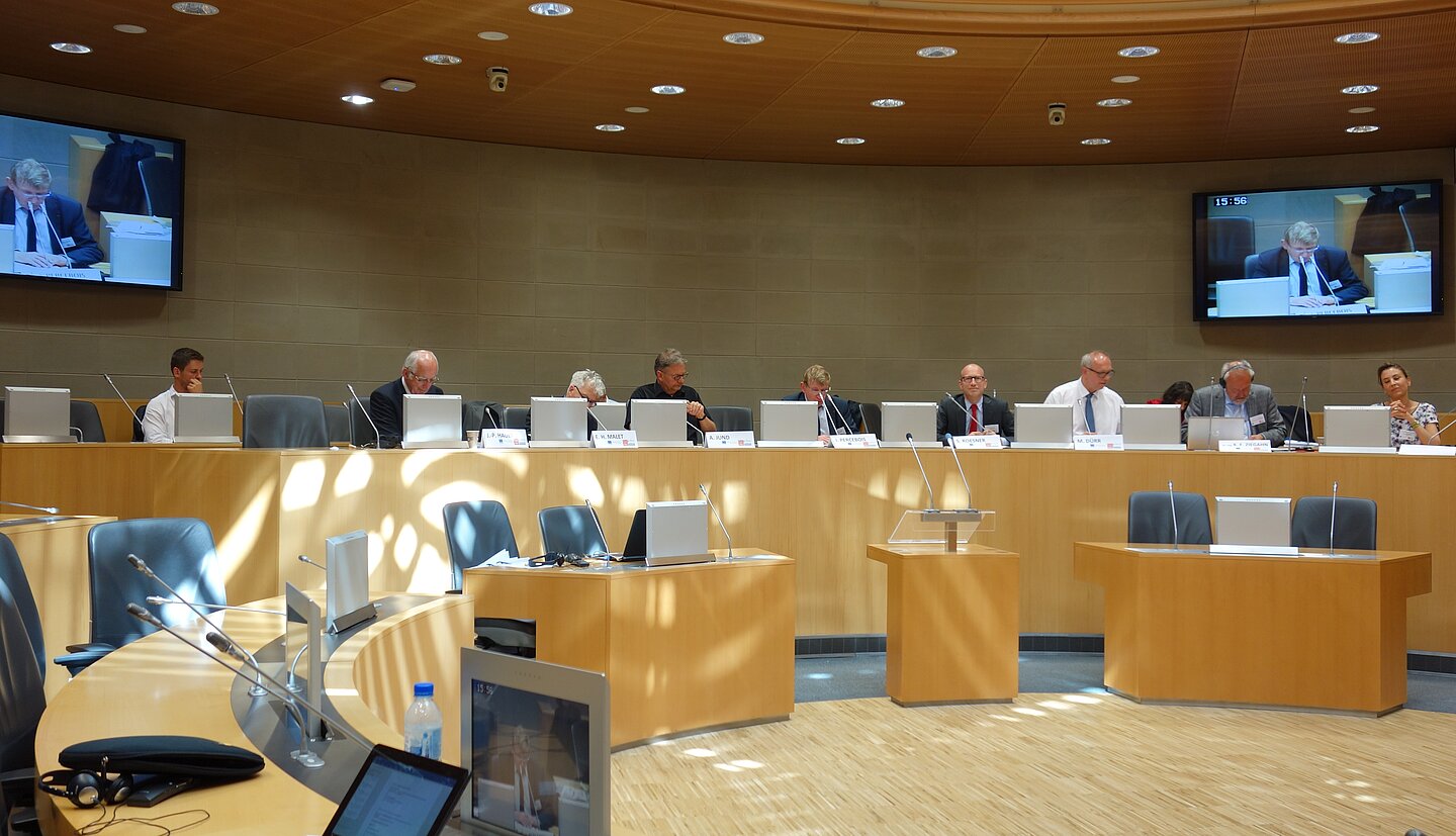 Session 4 Gesellschaftliche und institutionelle Herausforderungen